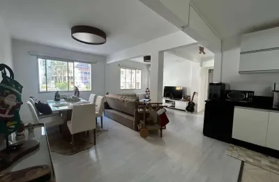 Apartamento com 2 quartos à venda em Florianópolis! Semi Mobiliado e 1 vaga de garagem - Bairro Centro.