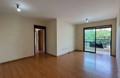 Apartamento com 3 quartos à venda em florianópolis! semi mobiliado, sacada e 1 vaga - bairro coqueiros.