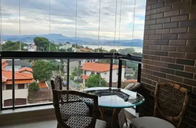 Apartamento de 3 quartos à venda em florianópolis/sc! semi mobiliado, sacada com churrasqueira e 2 vagas - bairro coqueiros/itaguaçu.