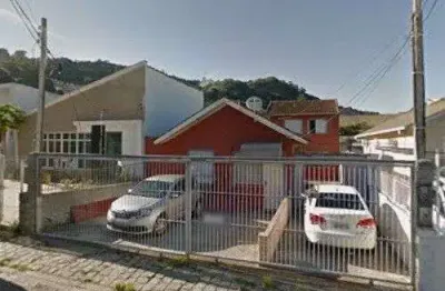 Casa com 3 quartos para alugar na Rua Monsenhor Topp, 166, Centro, Florianópolis