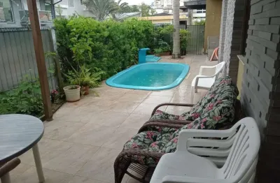 Casa com 3 quartos à venda em florianópolis/sc! piscina privativa, churrasqueira e 2 vagas - bairro estreito.