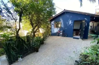 Casa com 2 quartos para alugar no bairro trindade em florianópolis/sc!