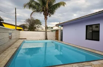 Casa com 4 quartos e piscina à venda na Praia do Campeche, em Florianópolis/SC!
