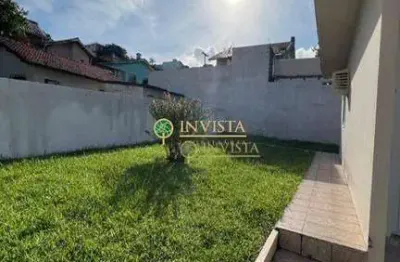 À venda em capoeiras! 3 quartos, espaço gourmet com churrasqueira e 1 vaga de garagem.