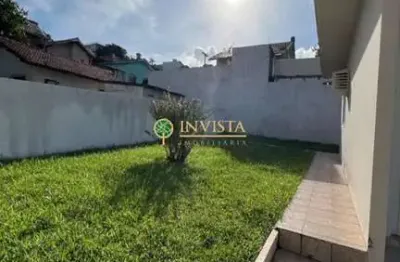 À venda em capoeiras! 3 quartos, espaço gourmet com churrasqueira e 1 vaga de garagem.