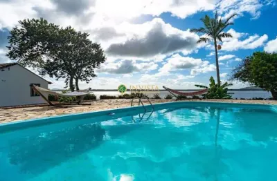 À venda na lagoa da conceição! 5.400m², pé na areia.