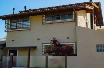 Casa com 3 pavimentos e 3 quartos para Alugar em Florianópolis/SC!