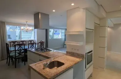 Apartamento com 2 suítes para Alugar no Centro de Florianópolis.