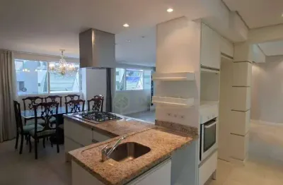 Apartamento com 2 suítes para Alugar no Centro de Florianópolis.
