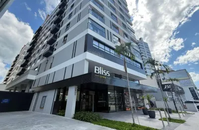 Apartamento com 2 quartos à venda em florianópolis, sacada com churrasqueira, 73 m² e 1 vaga - bairro estreito.