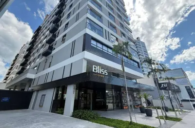 Apartamento com 2 quartos à venda em florianópolis, sacada com churrasqueira, 73 m² e 1 vaga - bairro estreito.