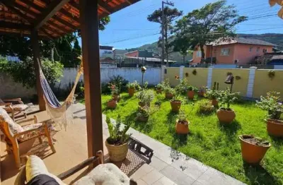 Casa com 4 quartos à venda na Barra da Lagoa, em Florianópolis/SC.