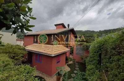 À venda | 170m², 4 quartos, vista para as montanhas, varanda e 3 vagas de garagem - Lagoa da Conceição, em Florianópolis.