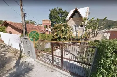 À venda | 117m² de área construída, 3 pavimentos, 2 quartos e área externa - lagoa da conceição, em florianópolis.