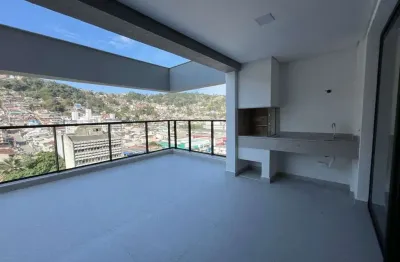 À venda no centro de florianópolis! terraço privativo com churrasqueira, andar alto e 3 quartos.