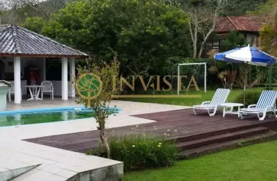 À venda | 8.400m², piscina privativa, quiosque com churrasqueira, campo de futebol e 3 quartos - ratones, florianópolis.