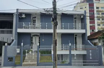 À venda | mobiliada, 4 quartos, espaço lazer com piscina e 3 vagas no estreito - à venda em florianópolis