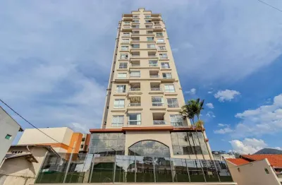 Apartamento mobiliado com 2 suítes, sacada com churrasqueira e área de lazer completa.