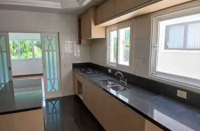 Casa com 4 quartos para alugar na Avenida Aruanã, 76, Tamboré, Barueri