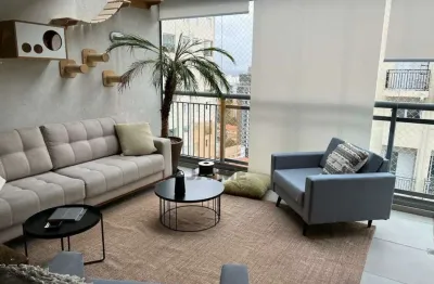 Apartamento em Sumaré ao lado do Metrô Vila Madalena, bem conservado com 2 dormitórios e 1 vaga