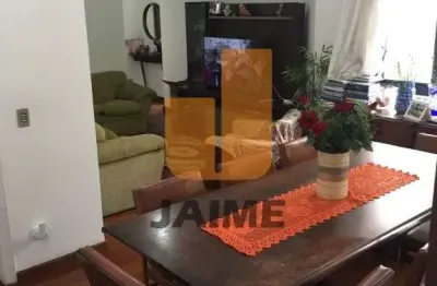 Apartamento com sacada, são 100 m2 e 1 vaga, impecável com 3 dormitórios, sendo 1 suíte.