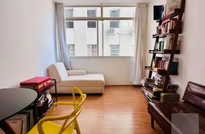 Apartamento semi mobiliado com 44 m2 em excelente localização, próximo ao Shopping Higienópolis.