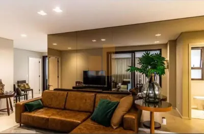 Apartamento padrão luxo, novo, 200 metros, 2 suítes, 2 vagas cobertas. excelente localização.