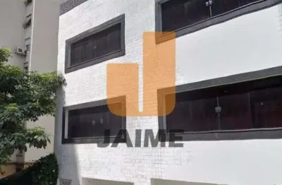 Prédio comercial e residencial, com 2 entradas independentes em localização excelente