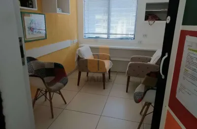 Execelente conjunto comercial para seu négocio, 3 salas e 2 banheiros 33 m2!