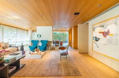 Apartamento estilo garden, próximo ao Shopping, com 4 dormitórios sendo 4 suítes e 4 vagas.