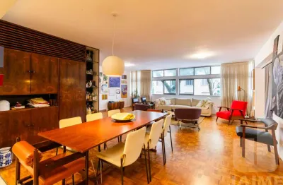 Apartamento 2 dormitorios sendo 1 suite 2 banheiros sala 2 ambientes, 2 vagas.