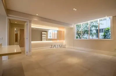 Apartamento todo reformado, ao lado da melhor parte de comércio e restaurantes do jardins.