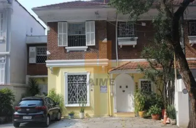 Excelente casa comercial, piso térreo, 4 salas, cozinha,lavabo,quintal e recepção!
