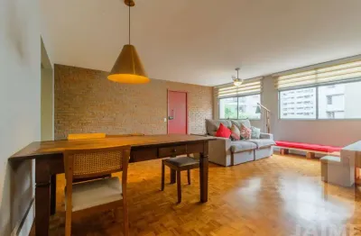 Apartamento com 2 dormitórios sendo duas suítes, 150 m2  e uma vaga, em rua ao lado do shopping.