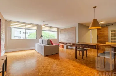 Apartamento com 2 dormitórios sendo duas suítes, 150 m2  e uma vaga, em rua ao lado do shopping.