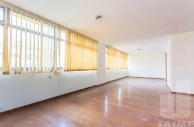 Apartamento com 4 dormitórios e 1 suíte, 3 salas, 3 vagas. ótima localização.