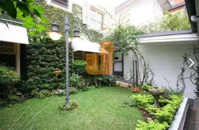 Casa comercial maravilhosa a venda, ótima localização, vista privilegiada muito verde e bom gosto.