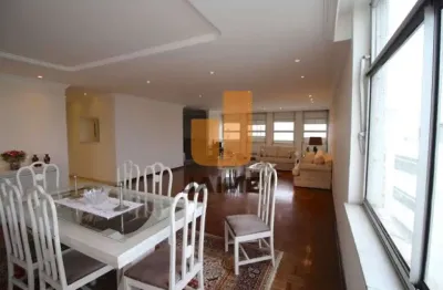Excelente apartamento amplo, banheiros reformados em ótima localização!
