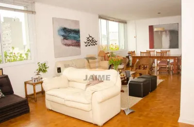 Apartamento padrão com 4 dormitórios sendo 1 suite e 2 vagas.