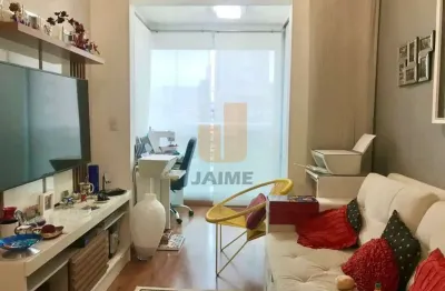 Apartamento com 40 m2 e uma vaga, em ótima localização da consolação