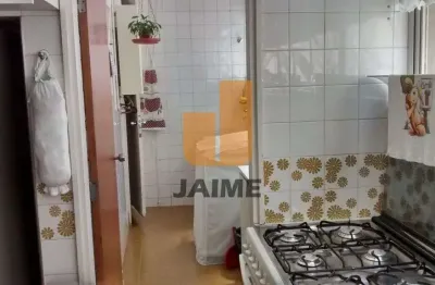 Apartamento repleto de armários e em bom estado de conservação. muita claridade!