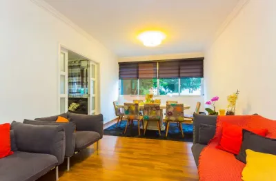 Amplo apartamento de 104 m2, originalmente com 2 dormitórios e 1 vaga, localizado em santa cecília