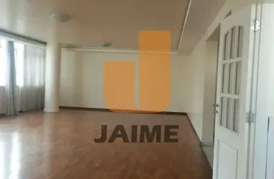 Apartamento com 4 dormitórios sendo 2 suítes e 2 vagas, rua aborizada, poucos minutos do shopping