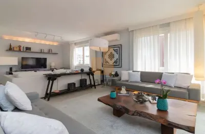 Excelente apartamento com 258 m2 e 4 vagas em excelente localização no Alto de Pinheiros