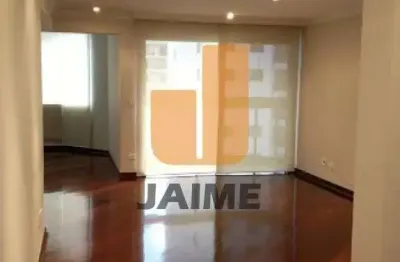 Apartamento padrão com 4 dormintórios sendo 3 suites e 3 vagas.