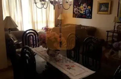 Bem localizado em Perdizes, próximo à faculdades, escolas e comércios