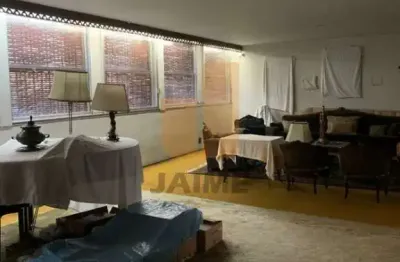 Apartamento no original, amplo, muito bem localizado em higienópolis