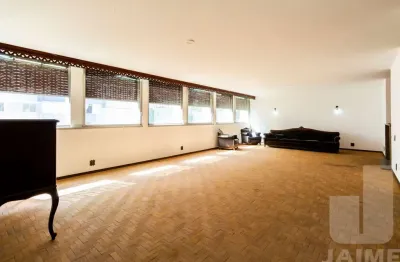 Apartamento no original, amplo, muito bem localizado em Higienópolis