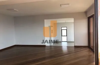 Apartamento padrão com 4 domitórios sendo 2 suites e 3 vagas.