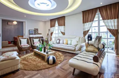 Apartamento reformado 420m2, com  4 dts, sendo 4 suítes, 5 garagens!